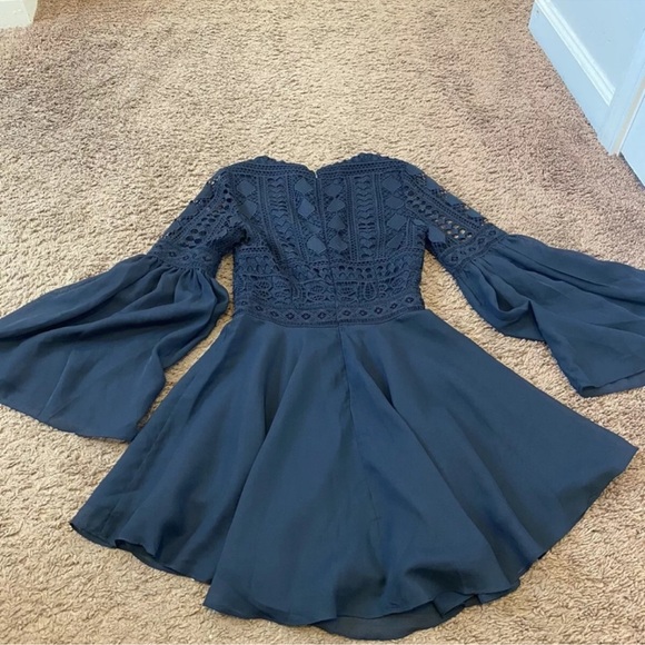 2 FOR $25 Two Sisters the Label Alyse Dress Lace Dress Bell Sleeve 4 6 NEW $89 - Picture 4 of 7